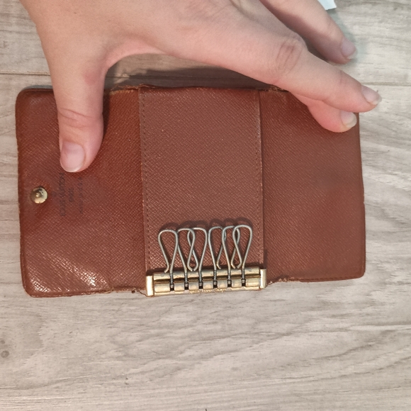 LOUIS VUITTON Key Case Monogram Beige Monogram Canvas Authentic - Picture 8 of 10